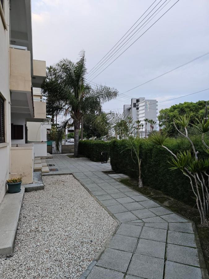 Sea Apartments Larnaca Exterior photo