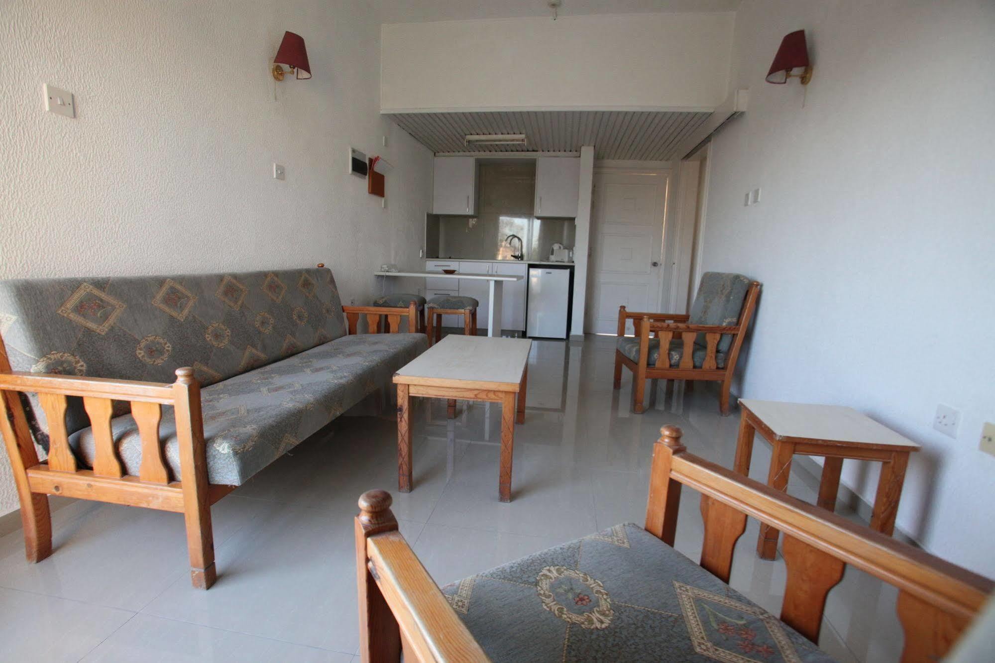 Sea Apartments Larnaca Exterior photo