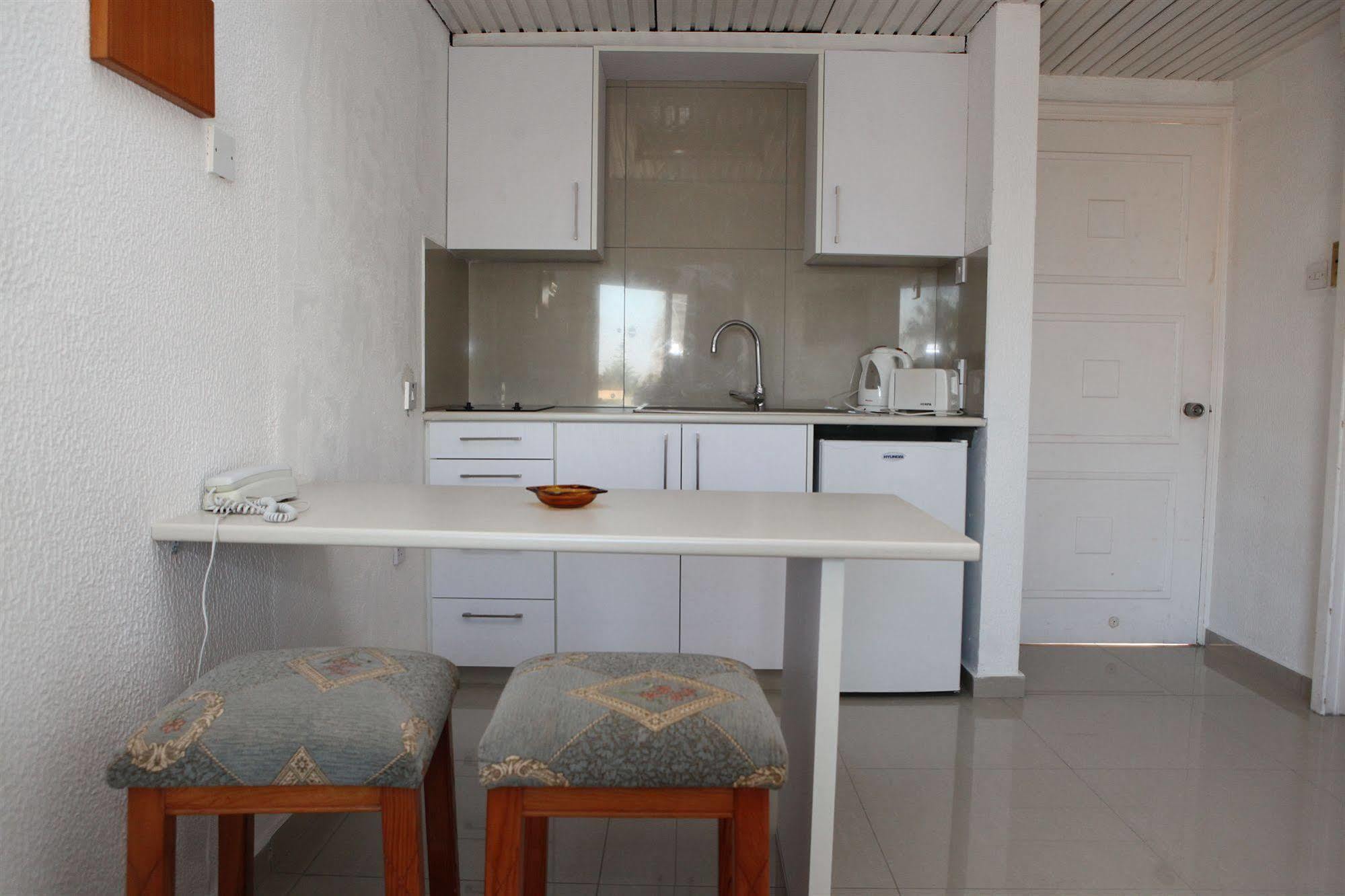 Sea Apartments Larnaca Exterior photo