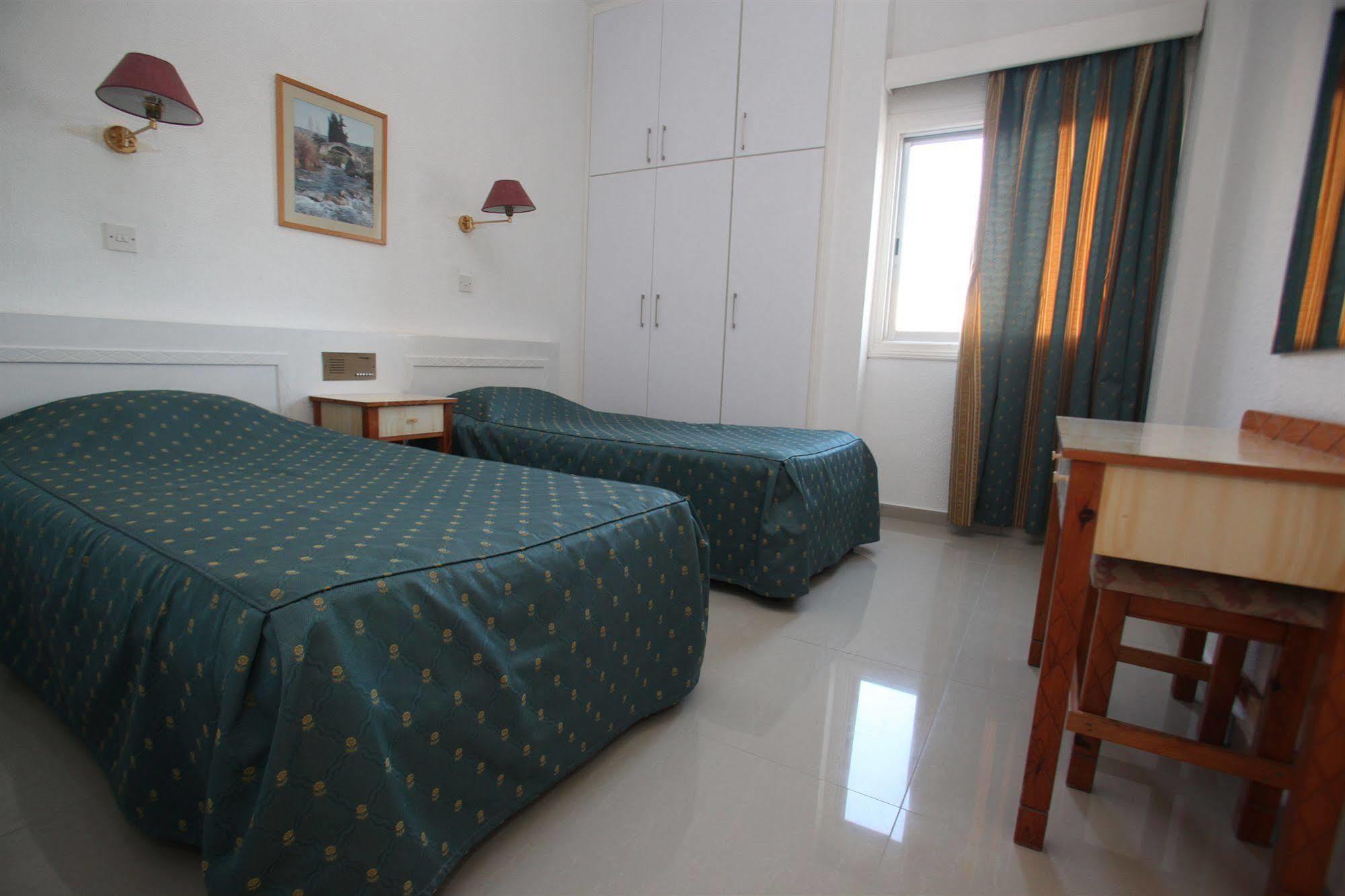 Sea Apartments Larnaca Exterior photo